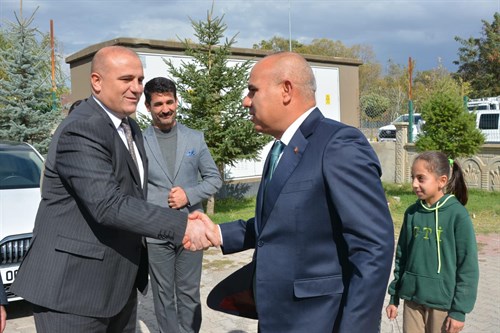 Valimiz Sn. Mustafa KOÇ ve  İlçe Kaymakamımız Sn. Hasan TAŞ, Tarım ve Orman Müdürlüğümüzce düzenlenen Sertifikalı Tohum Dağıtım programına katıldılar.